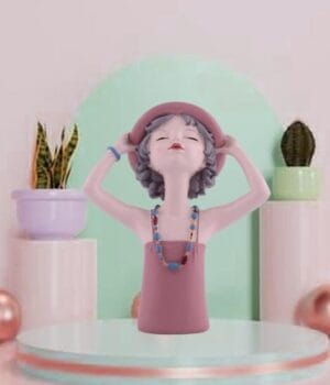 Girl Figurines Luxury Resin Showpiece for Home Decor