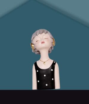 Girl Figurines Luxury Resin Showpiece for Home Decor
