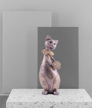 Luxury Resin Showpiece Figures for Home Decor