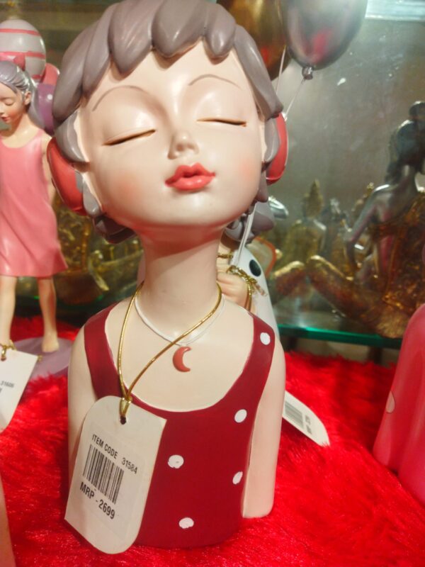 Girl Figurines Luxury Resin Showpiece for Home Decor - Image 2