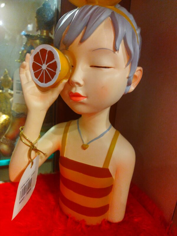 Girl Figurines Luxury Resin Showpiece for Home Decor - Image 2