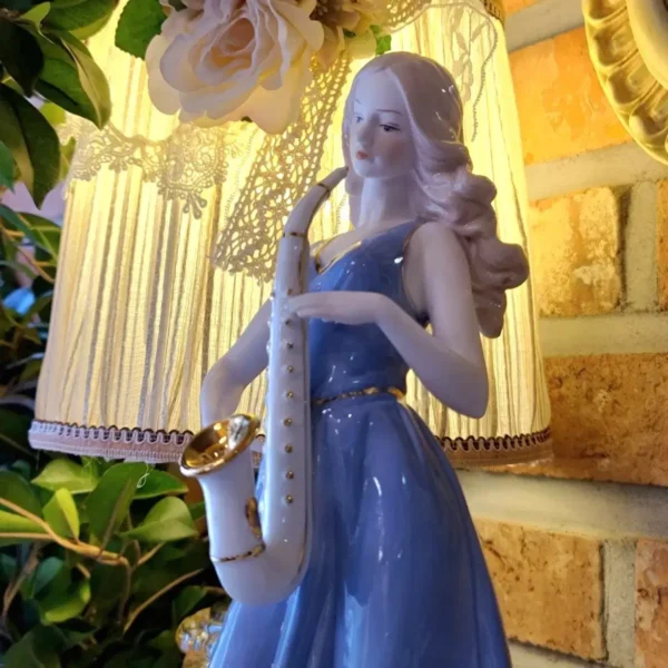 Victorian Lady - Fine Porcelain Figurine - Image 4