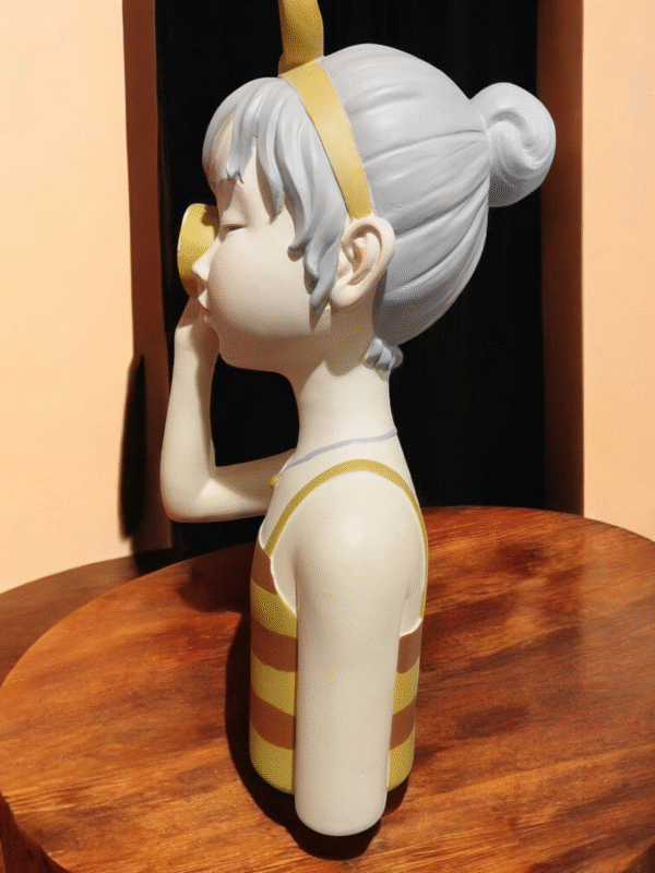 Girl Figurines Luxury Resin Showpiece for Home Decor - Image 3