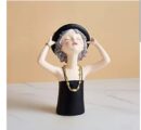 Girl Figurines Luxury Resin Showpiece for Home Decor