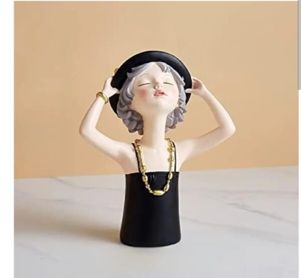 Girl Figurines Luxury Resin Showpiece for Home Decor